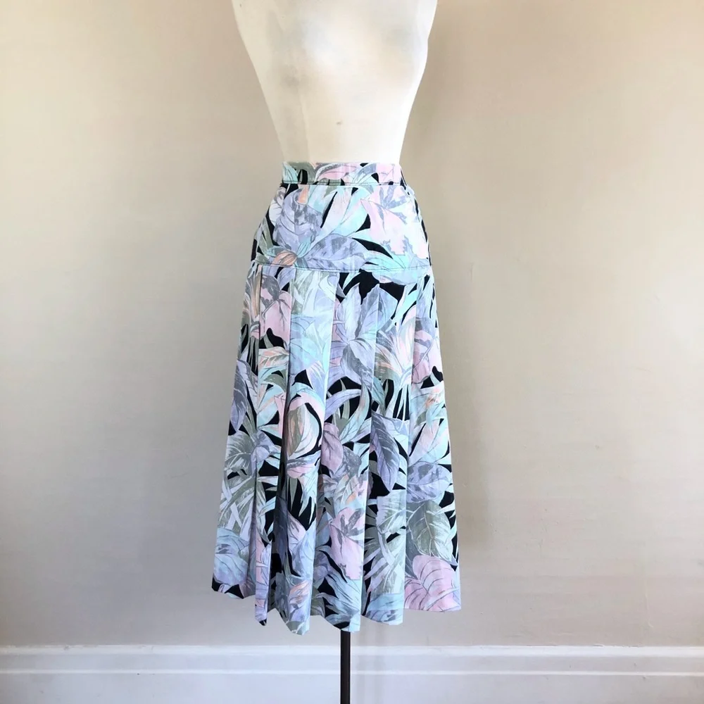 vintage pastel black floral tricks print midi skirt | 80s botanical pleated